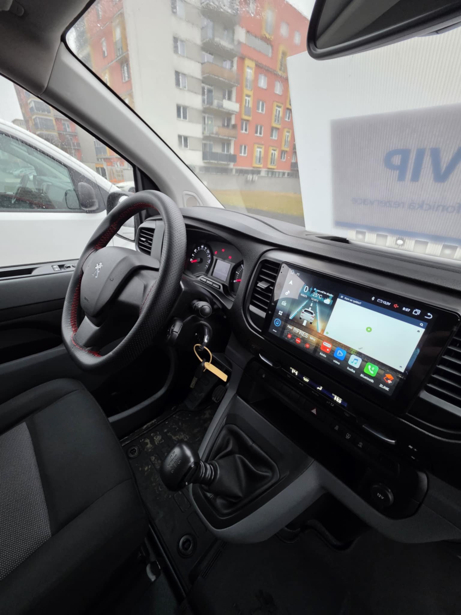 peugeot_expert_cerveny_pronajem_6